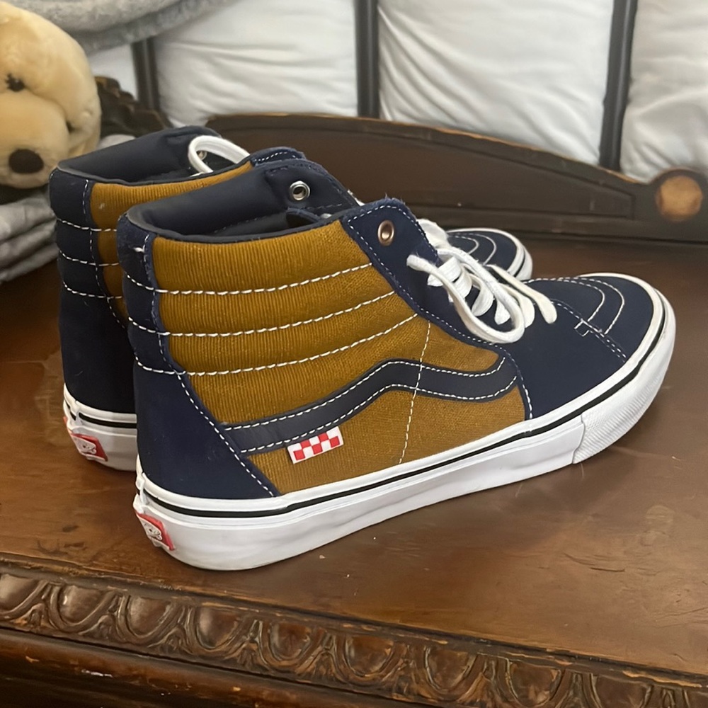 Vans Sk8 HIs Size 10 Navy w. a Mustard Golden color